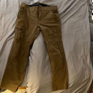 NWOT— Eddie Bauer cargo pants